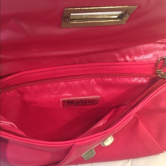 Miztique Pink Turnlock Crossbody - Picture 3 of 4